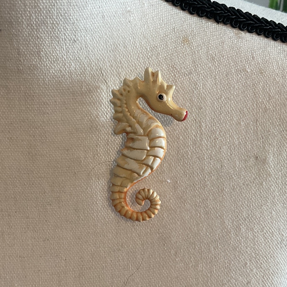Vintage Seahorse Brooch Cream Resin